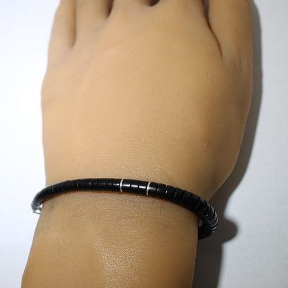 Bracelet Heishi Noir par Calvin Lovato 21,5 cm