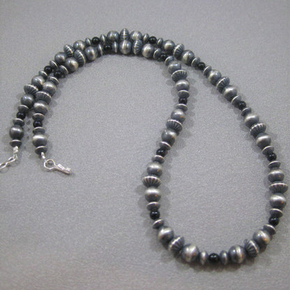 Collier en perles Navajo