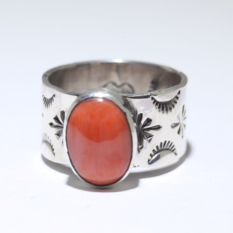 Anillo de Coral por Arnold Goodluck - Talla 6.5