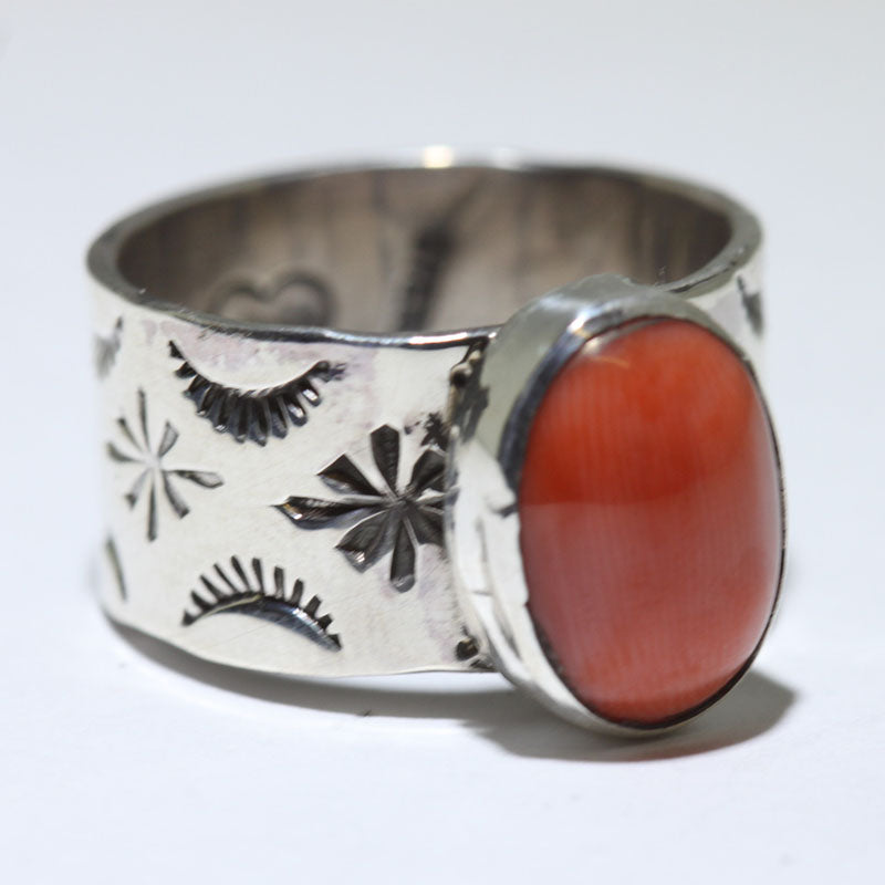 Anillo de Coral por Arnold Goodluck - Talla 6.5