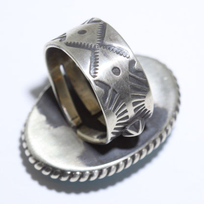 Kinsley Natoni設計的Kingman戒指，尺寸8.5