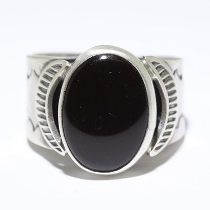 Bague en onyx par Arnold Goodluck