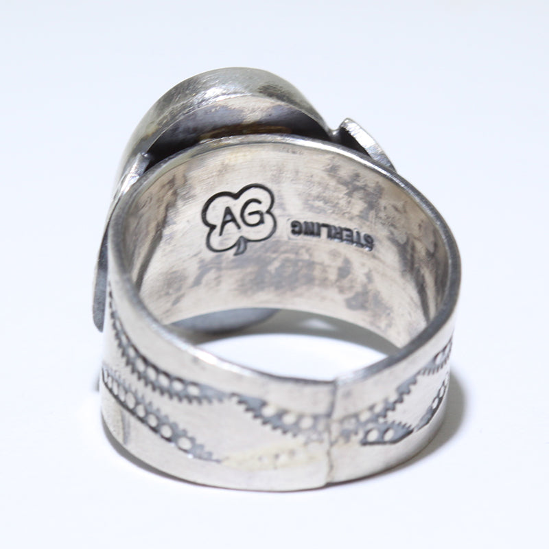 阿诺德·古德拉克的青金石戒指