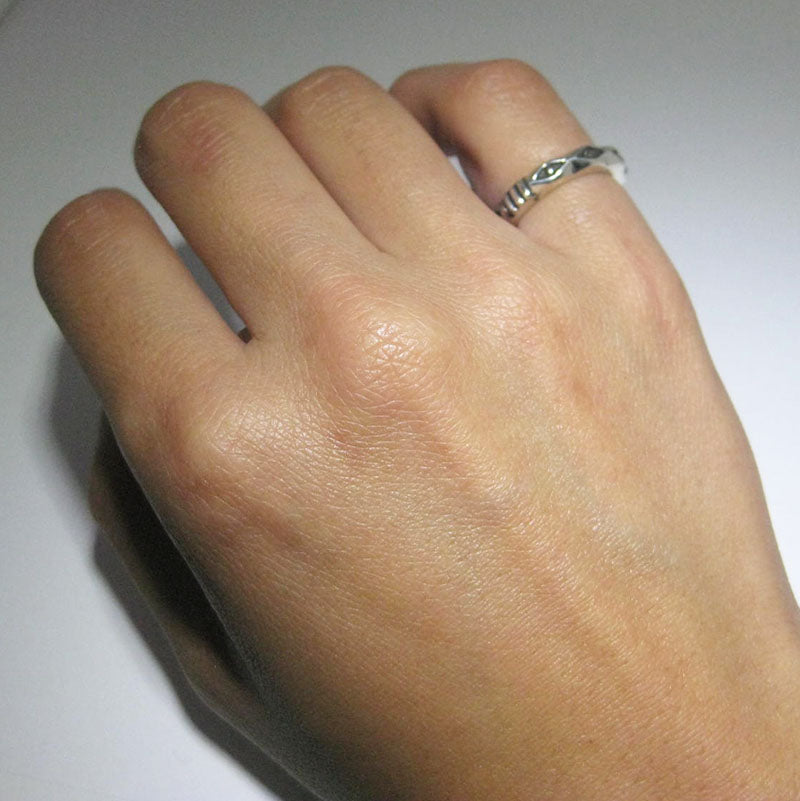 Nhẫn của Jennifer Curtis kích cỡ 6