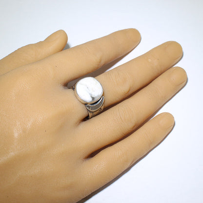 Anillo de Búfalo Blanco por Arnold Goodluck