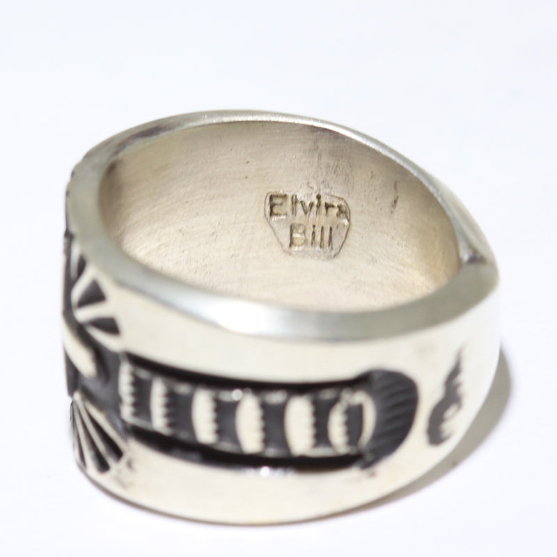艾尔维娜·比尔的银戒指