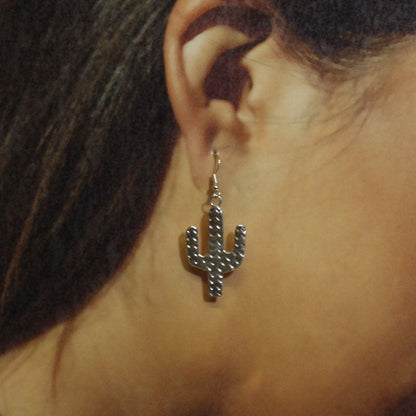 宝琳·尼尔森的仙人掌耳环