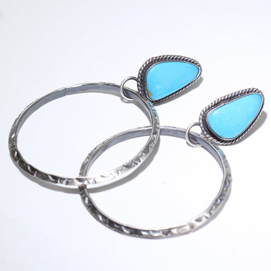 金斯利·纳托尼设计的金曼耳环