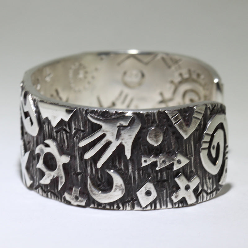 Gelang Petroglyph oleh Kee Yazzie 5-1/2"