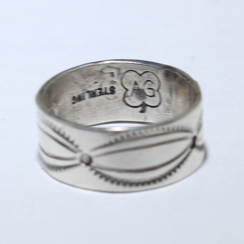 阿諾德·古德拉克的銀戒指