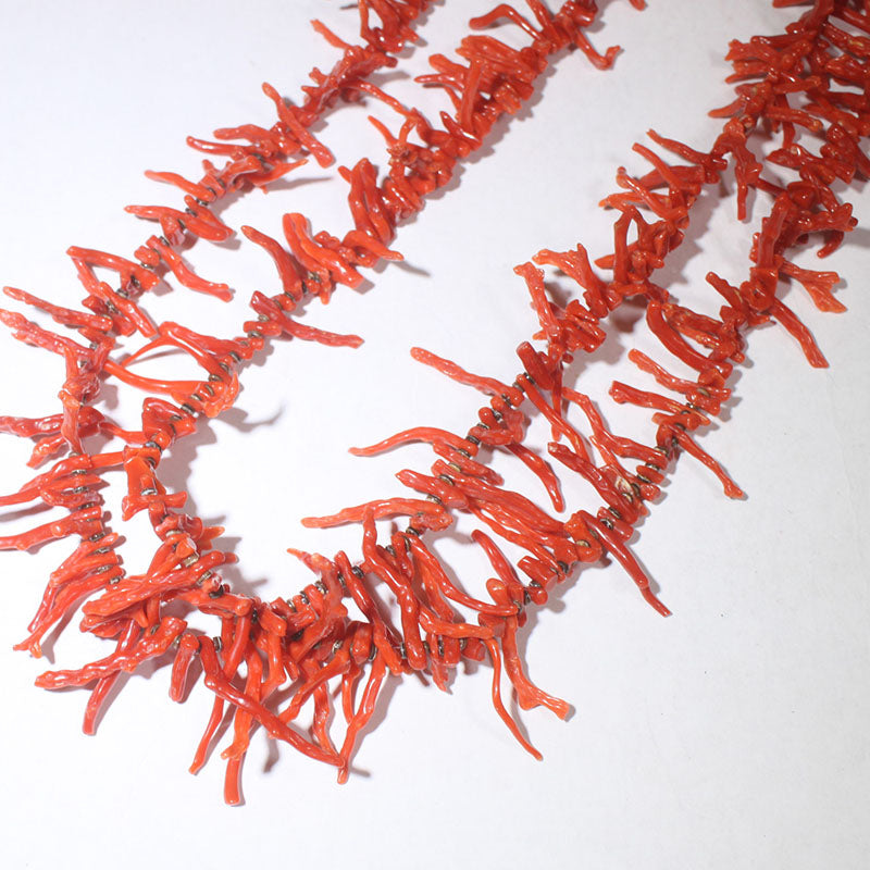 瑞娃·古德拉克的珊瑚項鍊