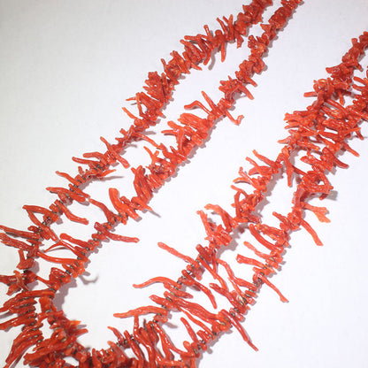 瑞娃·古德拉克的珊瑚項鍊