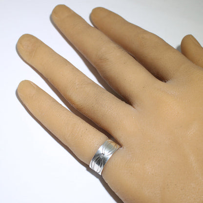 阿諾德·古德拉克的銀戒指