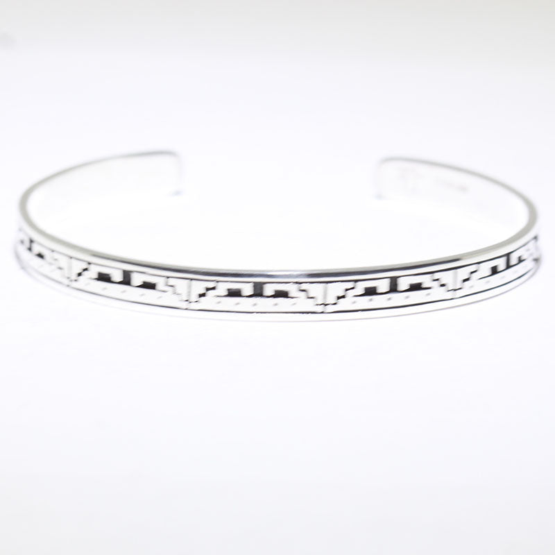 Brazalete de Plata por Clifton Mowa 5-3/4"