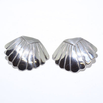 寶琳·尼爾森的貝殼耳環