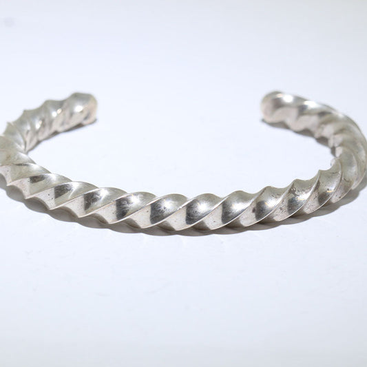 Bracelet en argent par Arnold Goodluck 5"