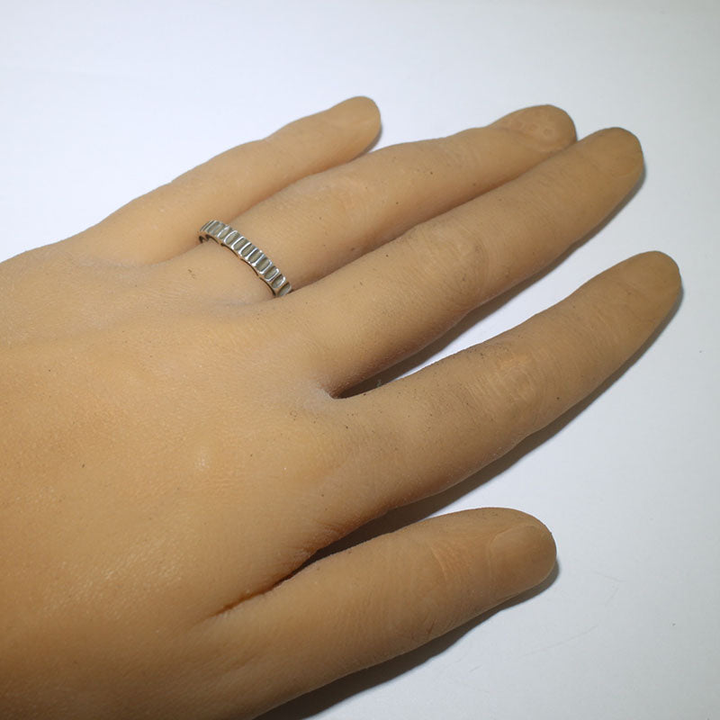 Anillo de plata por Lyle Secatero - Talla 8