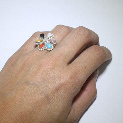 Anillo con Incrustación de Flores por Navajo