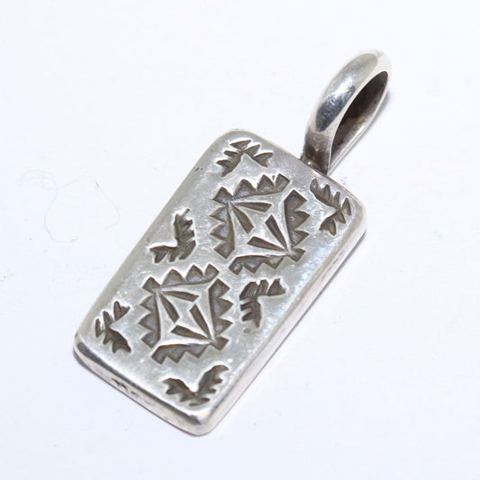 Pendentif en argent par Arnold Goodluck