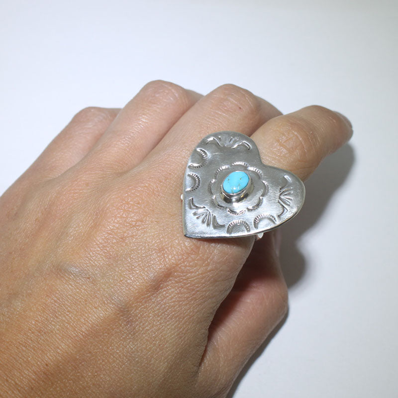 寶琳·尼爾森的心形戒指