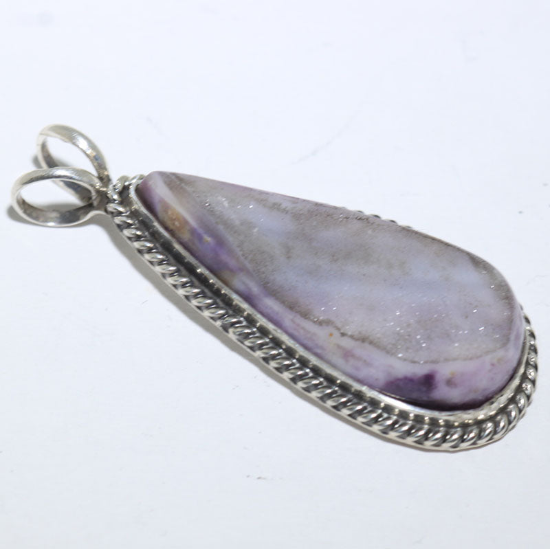 Loket Amethyst oleh Robin Tsosie