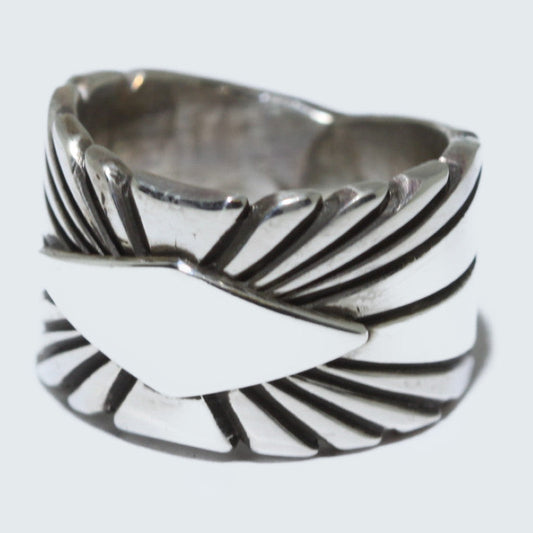 鲁特里夏·耶洛海尔设计的银戒指，尺寸5号