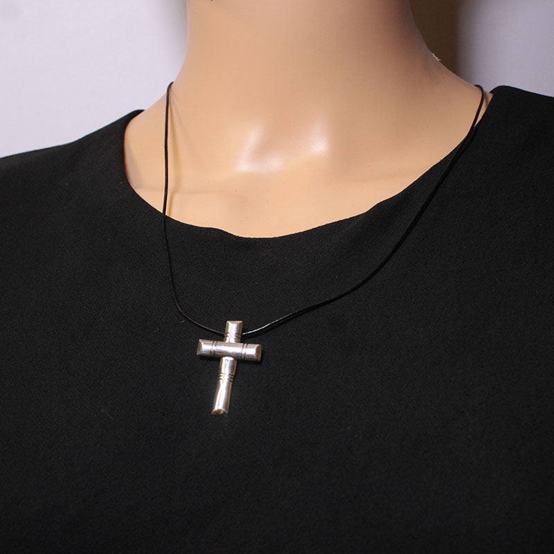 亞倫·佩什拉凱設計的十字架項鍊