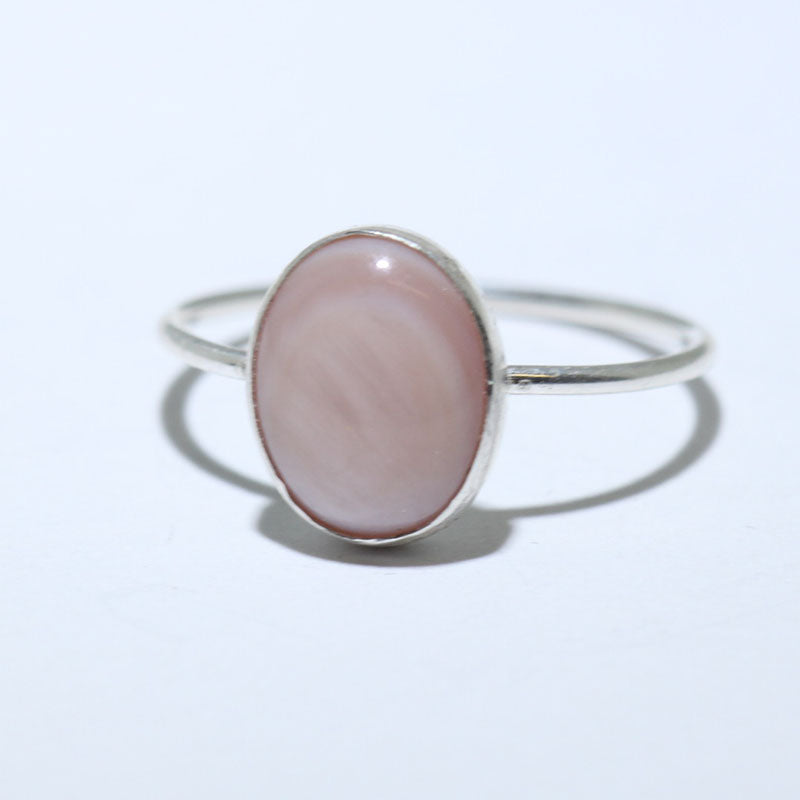 Anillo de Concha Rosa por Navajo