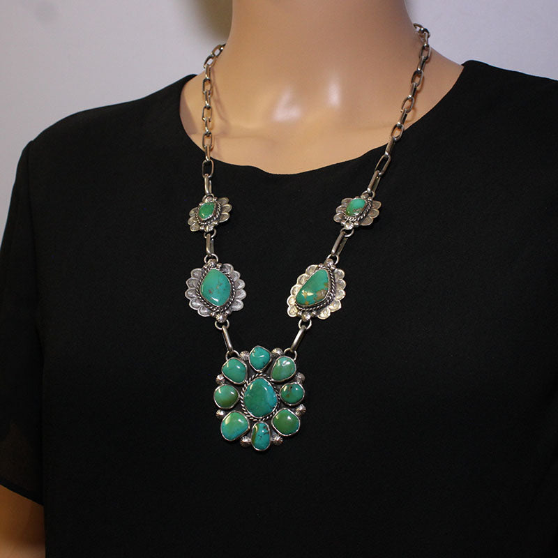 Collar Armenio por Karlene Goodluck