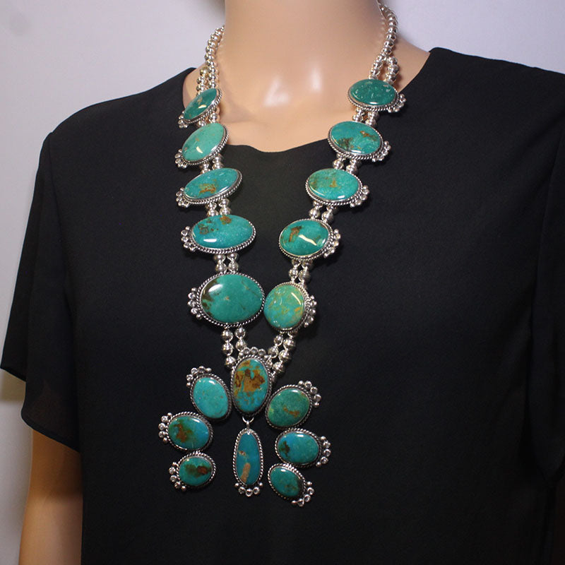 Collar Kingman por Karlene Goodluck