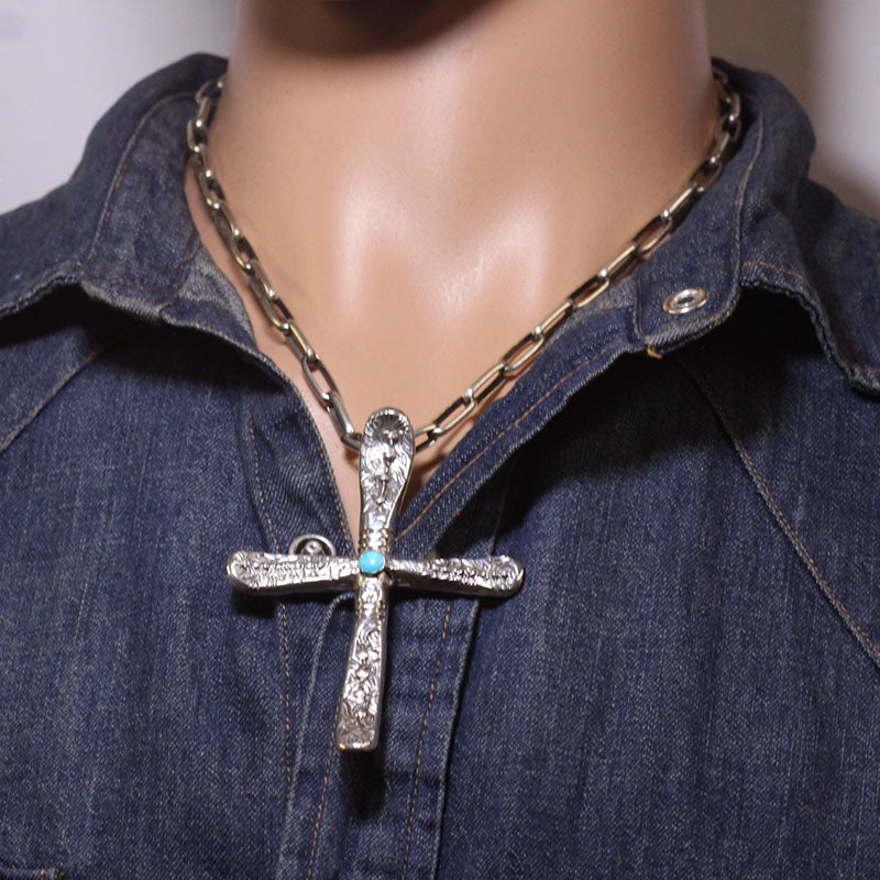 Pendentif Croix par Aaron Anderson