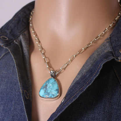 Pendentif Apache Bleu par Kinsley Natoni