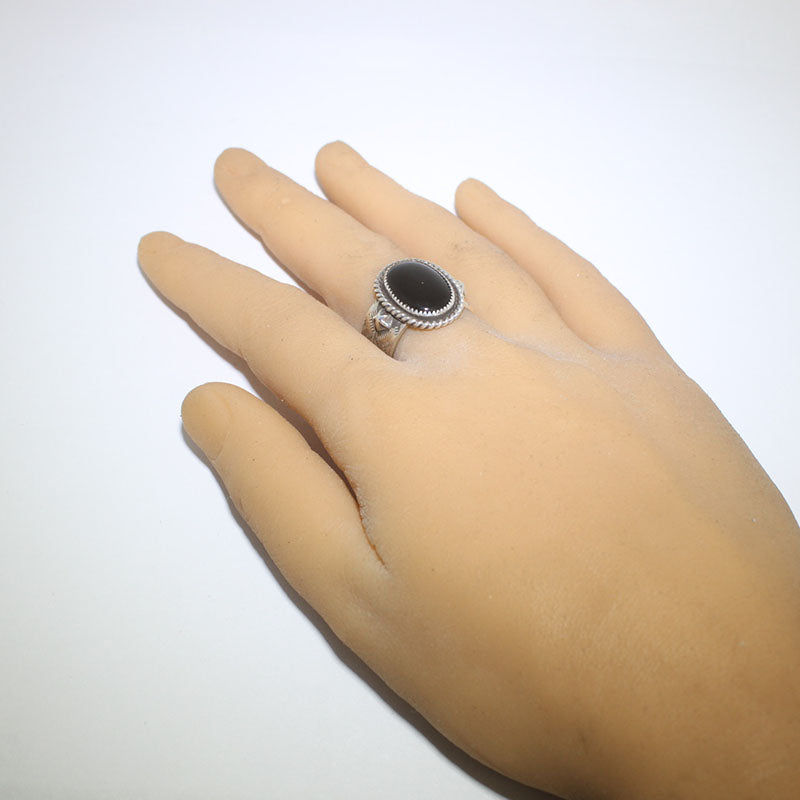 Onyx-Ring von Kinsley Natoni Größe 11