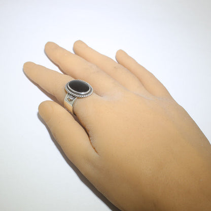 Onyx-Ring von Kinsley Natoni Größe 10