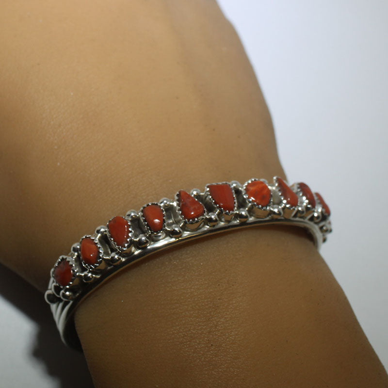 Pulsera de Coral por Phillip Yazzie 5-3/8"