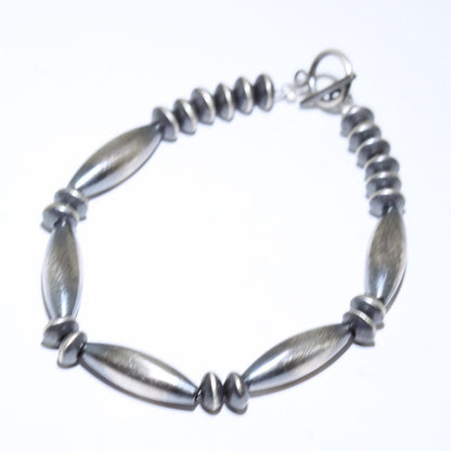 Bracelet en perles d'argent par Reva Goodluck