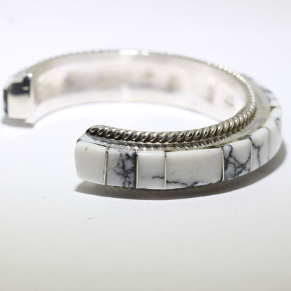 Bracelet incrusté par Avery Norton