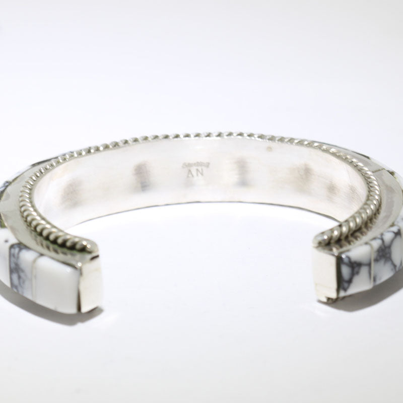 Bracelet incrusté par Avery Norton