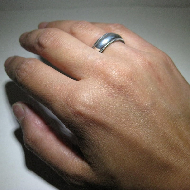 แหวนแกะสลักด้วยมือโดย Steve Arviso