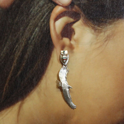 威爾·保羅·阿維索的老鷹耳環