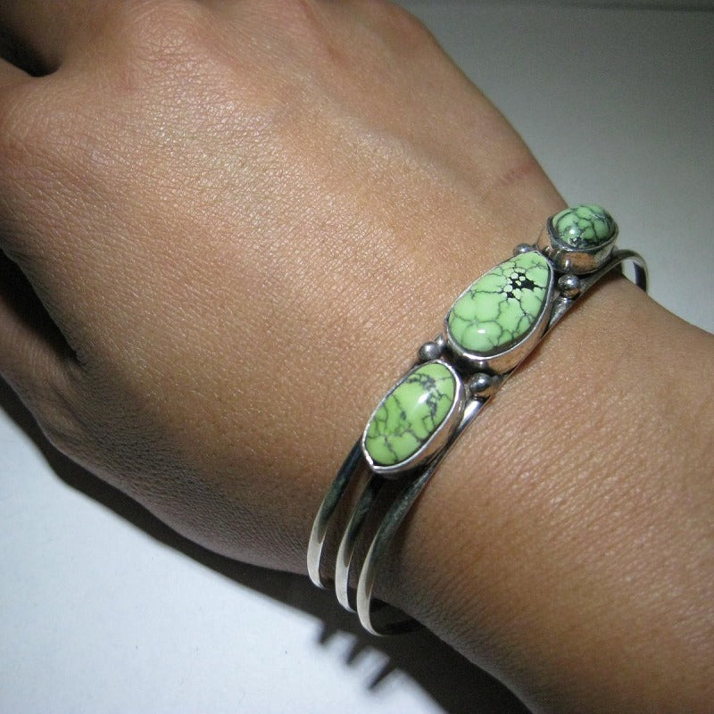 罗宾·佐西设计的中国绿松石手链