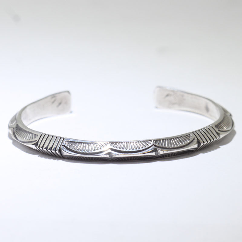 日内瓦·拉蒙设计的银手链
