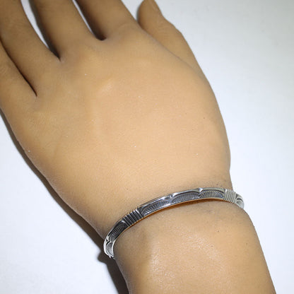 日内瓦·拉蒙设计的银手链