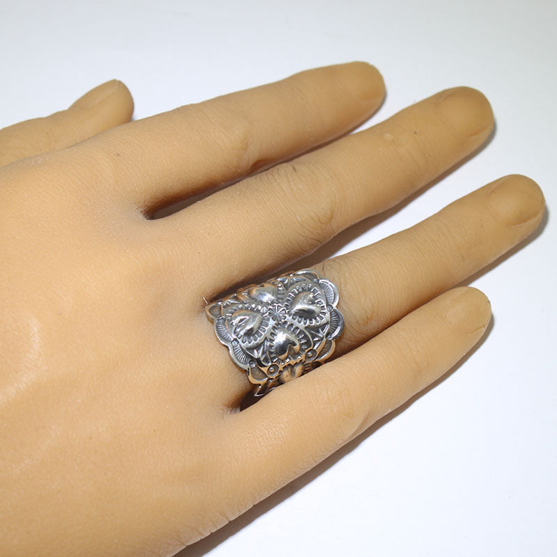 阳光·里夫斯设计的银戒指 - 8号