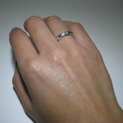 阿诺德·古德勒克雕刻银戒指