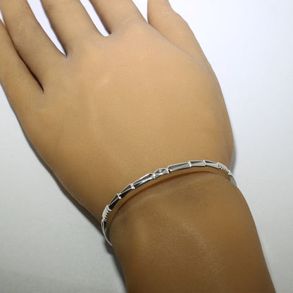 Silver Bracelet ni Jennifer Curtis 5"