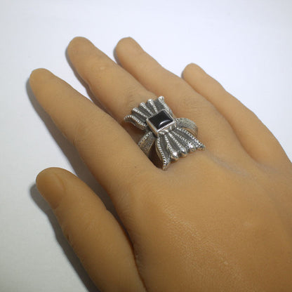 哈里森·吉姆的黑瑪瑙戒指，尺寸11.5