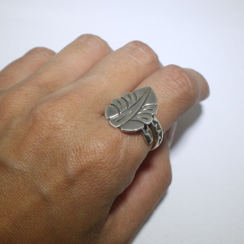 Cincin Daun oleh Steve Yellowhorse ukuran 7.5