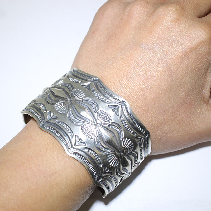 Bracelet en argent par Arnold Blackgoat 5-3/4"