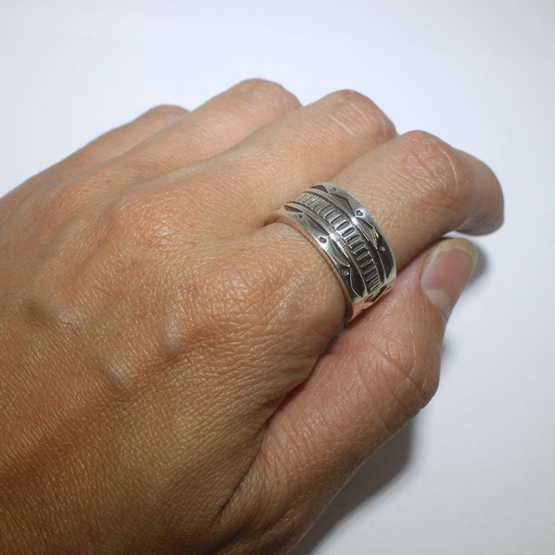 라일 세카테로의 반지 사이즈 8